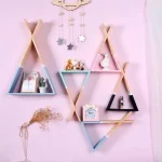 Étagère design triangulaire